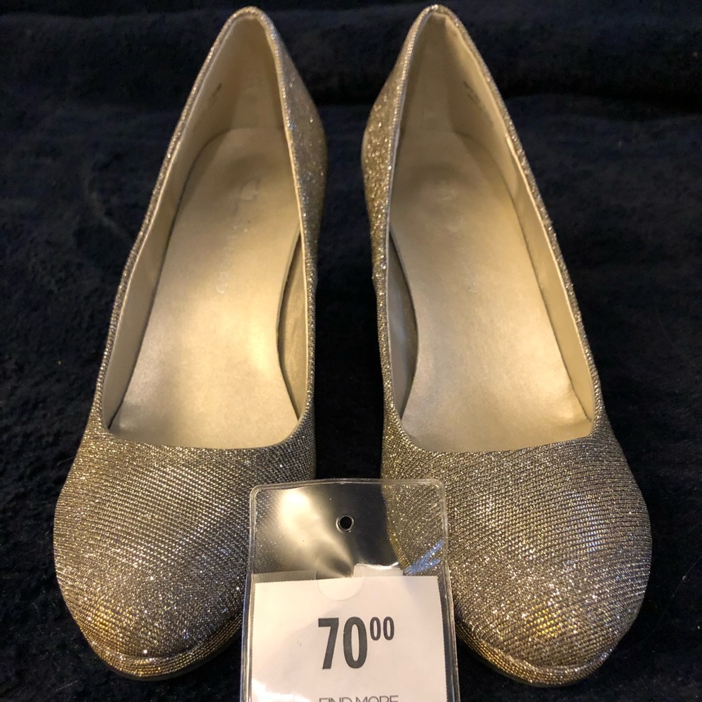 CL Laundry Style Nilah pump. COLOR IS CHAMPAGNE